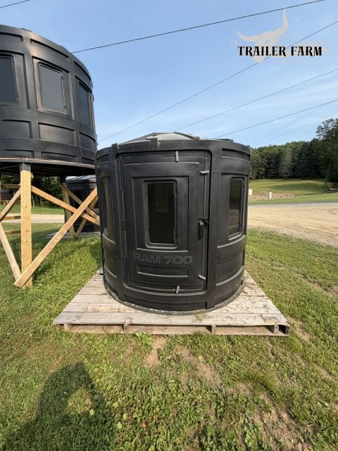 RAM 700 HUNTING BLIND ASSEMBLED W/TINTED WINDOWS