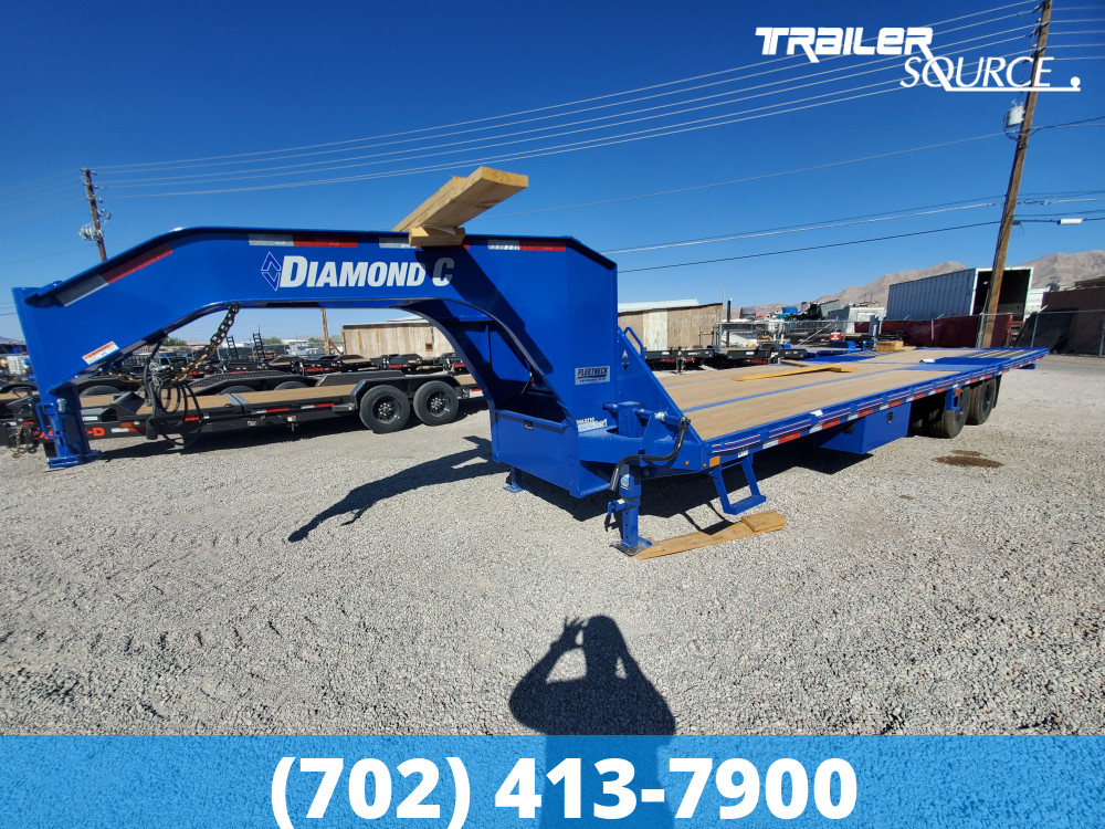 8.5x32 Diamond C FMAX HDT 32' 25K Hydraulic Dovetail Gooseneck