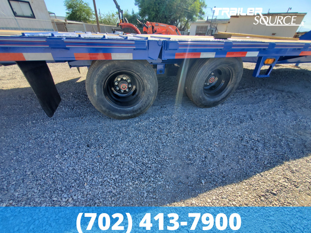 8.5x32 Diamond C FMAX HDT 32' 25K Hydraulic Dovetail Gooseneck