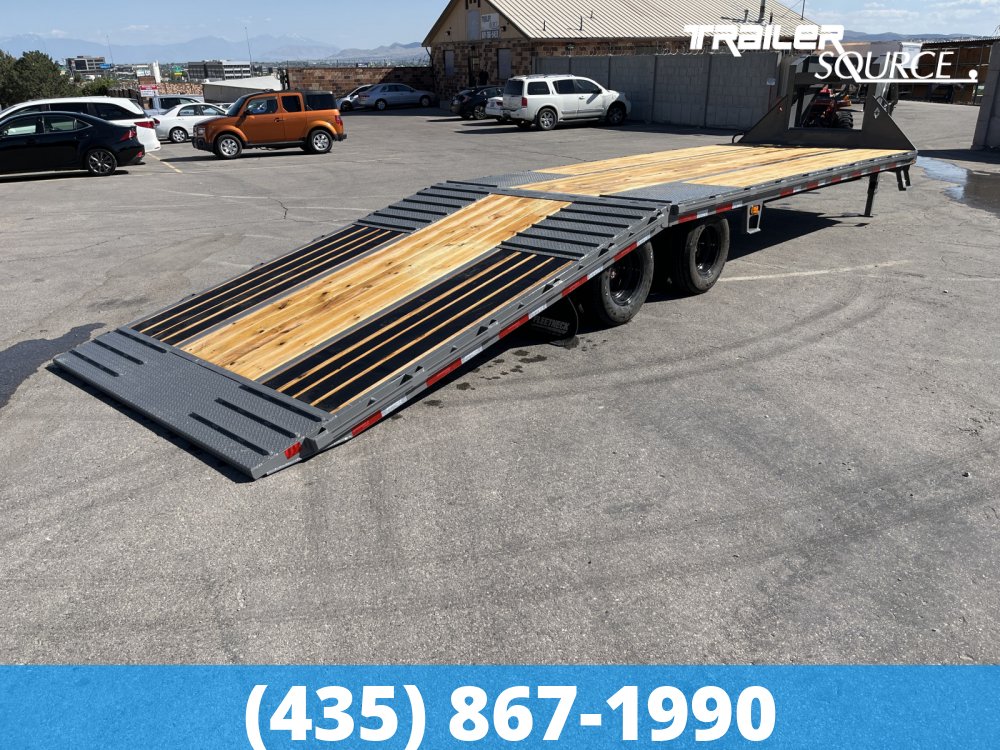 8.5x32 Diamond C FMAX HDT 32' 25K Hydraulic Dovetail Gooseneck