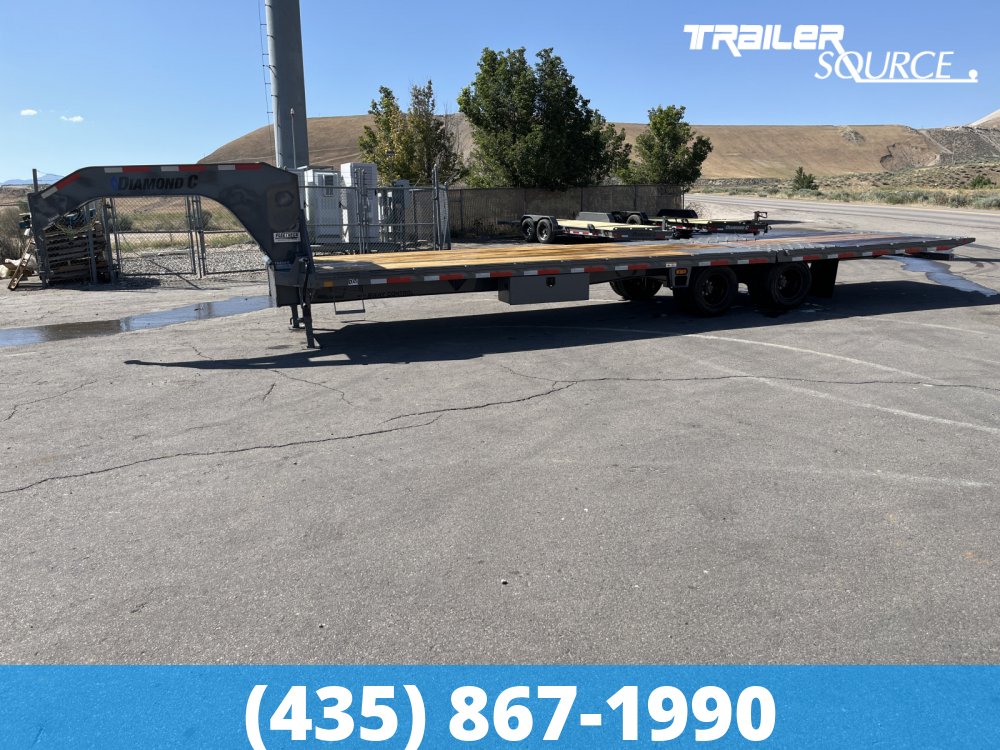 8.5x32 Diamond C FMAX HDT 32' 25K Hydraulic Dovetail Gooseneck