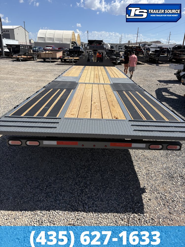 8.5x32 Diamond C FMAX-HDT 216 Gooseneck Hydraulic Dovetail Equipment Trailer - 40K GVWR - ABS Brakes, Hydraulic Jack(s), Solar Panel