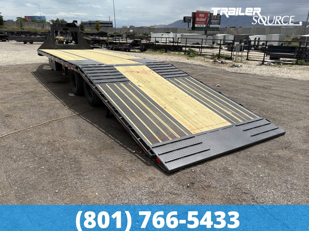 8.5x32 Diamond C FMAX HDT Gooseneck Hydraulic Dovetail 32' 25.9K Hydraulic Dovetail Gooseneck