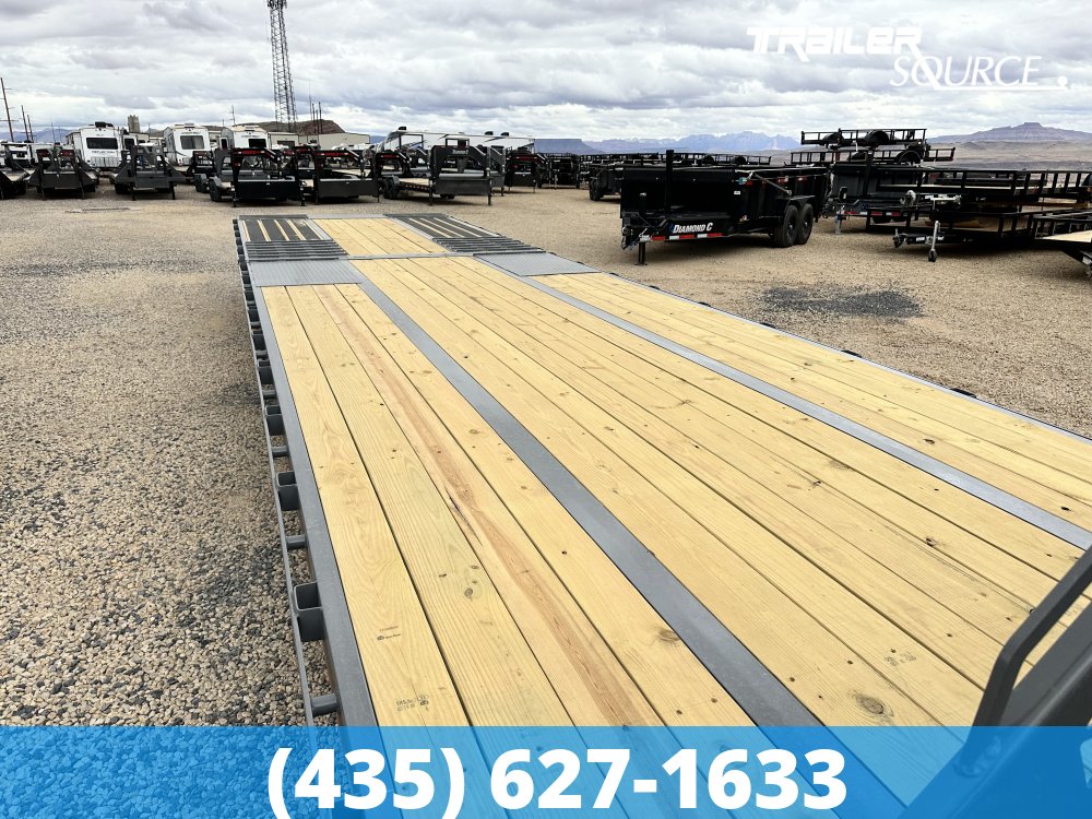 8.5x32 Diamond C FMAX HDT Gooseneck Hydraulic Dovetail 32' 25.9K Hydraulic Dovetail Gooseneck