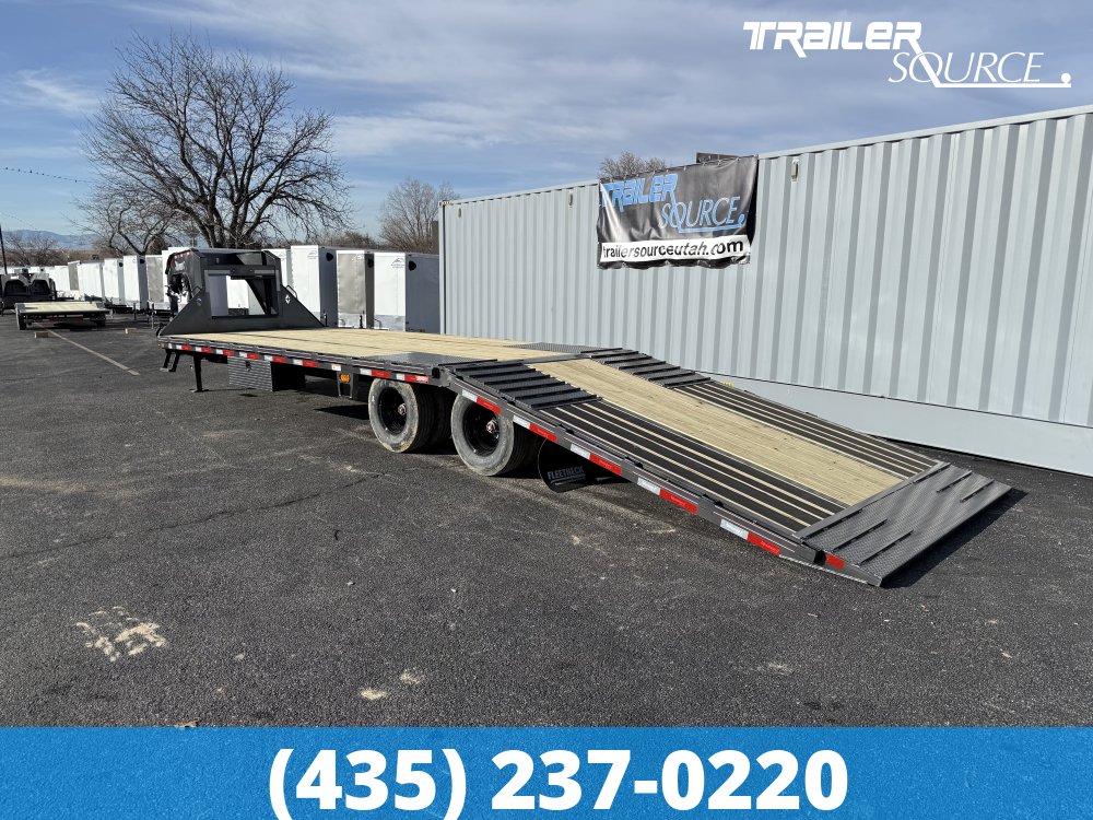 8.5x32 Diamond C FMAX-HDT 212 25.9K Hydraulic Dovetail Gooseneck