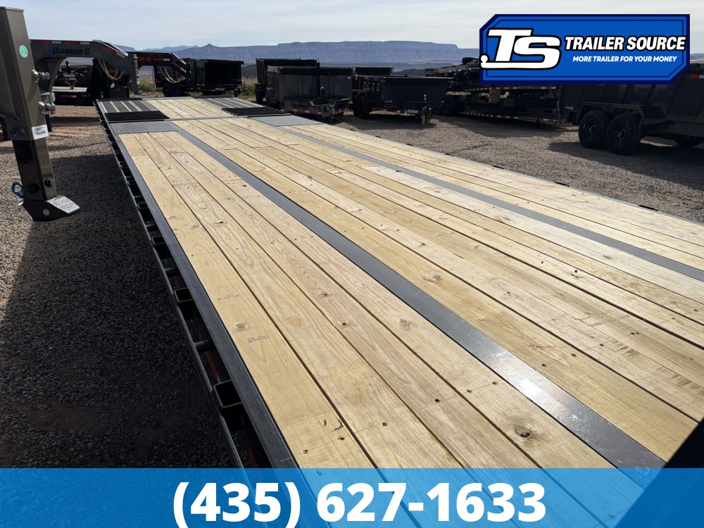 8.5x35 Diamond C FMAX-HDT 212 Pacesetter Pkg Pacesetter Pkg Gooseneck Hydraulic Dovetail Equipment Trailer - 25.9K GVWR - Aluminum Outer Wheels