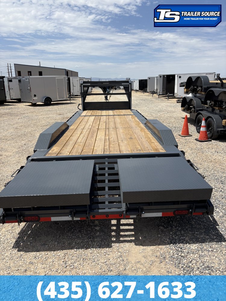 8.5x26 Lamar H8 Gooseneck Wide Body w/ Drive Over Fenders Equipment