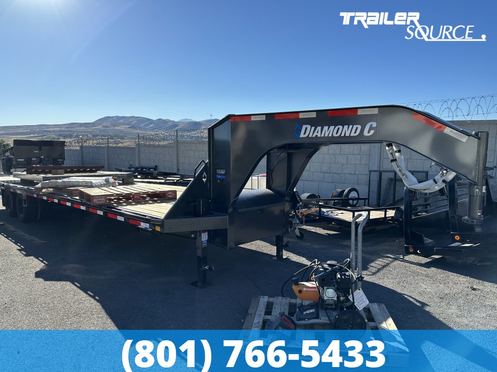 8.5x32 Diamond C FMAX HDT 32' 25.9K Hydraulic Dovetail Gooseneck