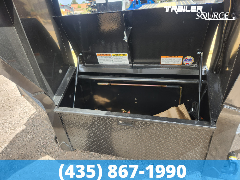 8.5x32 Diamond C FMAX HDT 32' 25K Hydraulic Dovetail Gooseneck