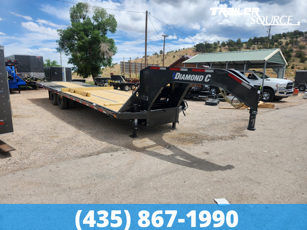 8.5x32 Diamond C FMAX HDT 32' 25K Hydraulic Dovetail Gooseneck