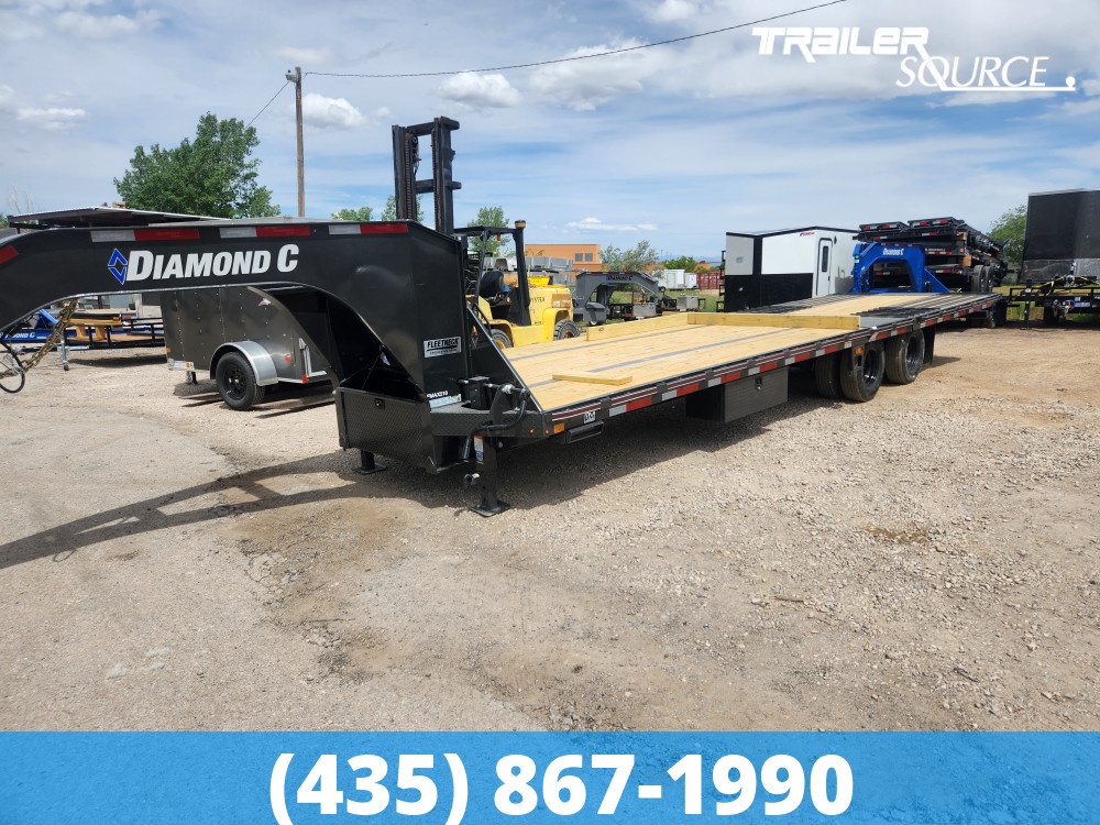 8.5x32 Diamond C FMAX HDT 32' 25K Hydraulic Dovetail Gooseneck