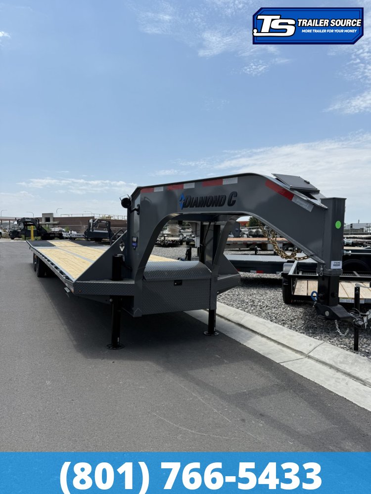 8.5x40 Diamond C FMAX-HDT 212 Pacesetter Pkg Pacesetter Pkg Gooseneck Hydraulic Dovetail Equipment Trailer - 25.9K GVWR -