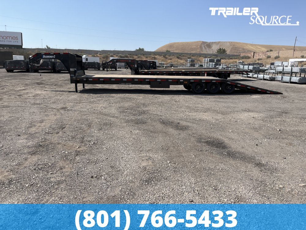 8.5x38 Diamond C FMAX HDT 38' 24K Hydraulic Dovetail Gooseneck