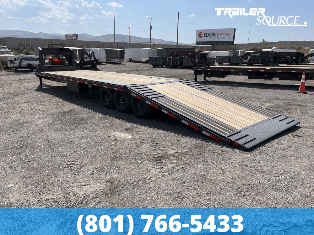 8.5x38 Diamond C FMAX HDT 38' 24K Hydraulic Dovetail Gooseneck