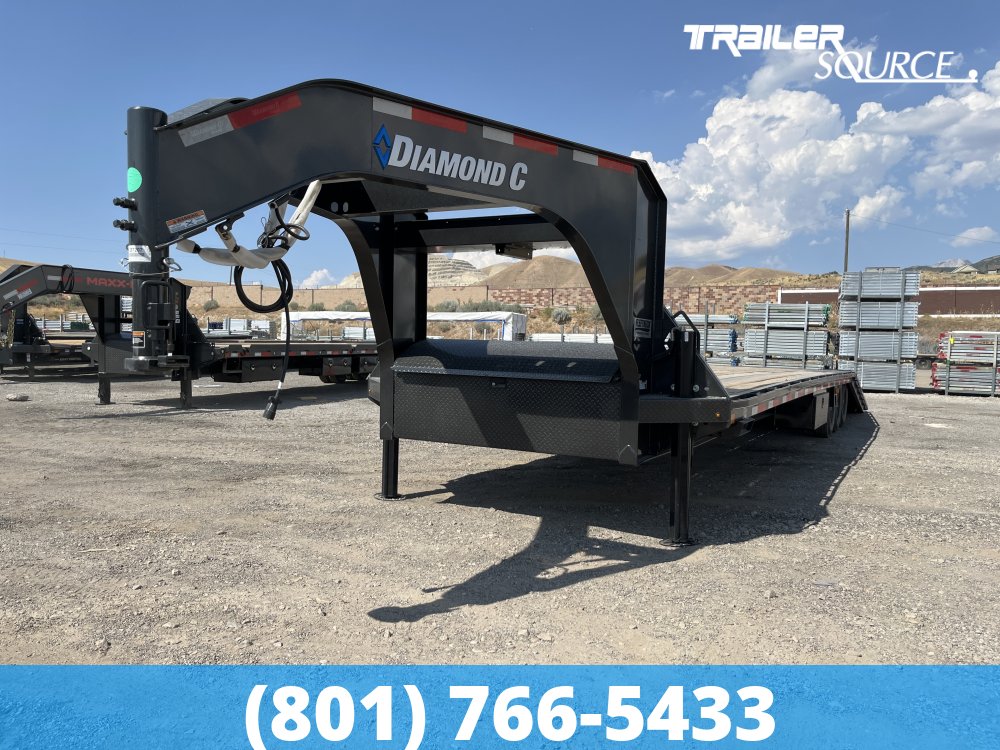 8.5x38 Diamond C FMAX HDT 38' 24K Hydraulic Dovetail Gooseneck