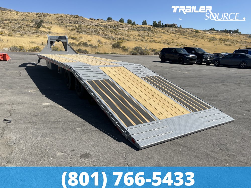 8.5x35 Diamond C FMAX HDT 35' 40K Hydraulic Dovetail Gooseneck