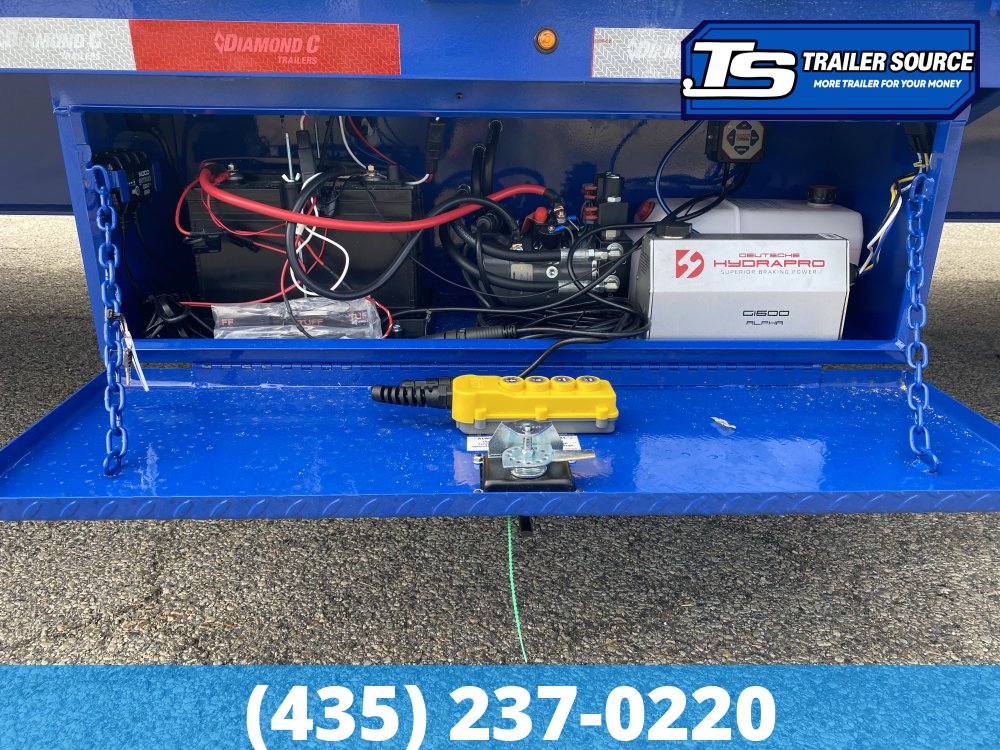 8.5x40 Diamond C FMAX-HDT 212 Pacesetter Pkg Pacesetter Pkg Gooseneck Hydraulic Dovetail Equipment Trailer - 25.9K GVWR - Alloy Wheels, Pacesetter Edition