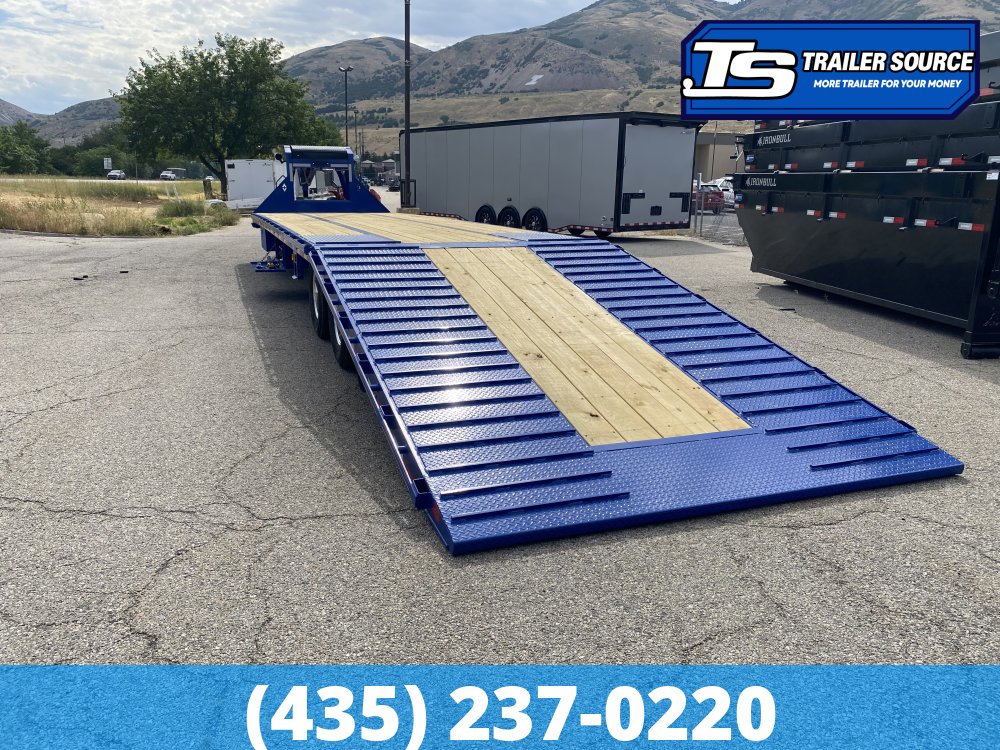 8.5x40 Diamond C FMAX-HDT 212 Pacesetter Pkg Pacesetter Pkg Gooseneck Hydraulic Dovetail Equipment Trailer - 25.9K GVWR - Alloy Wheels, Pacesetter Edition