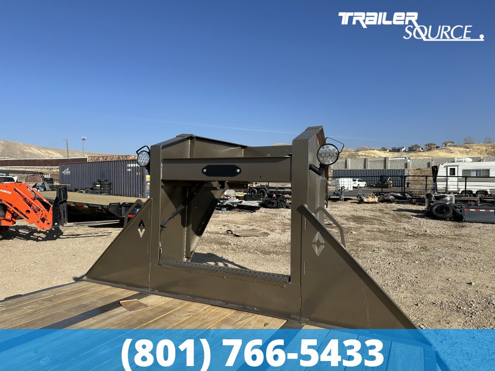 8.5x32 Diamond C FMAX HDT 32' 25.9K Hydraulic Dovetail Gooseneck