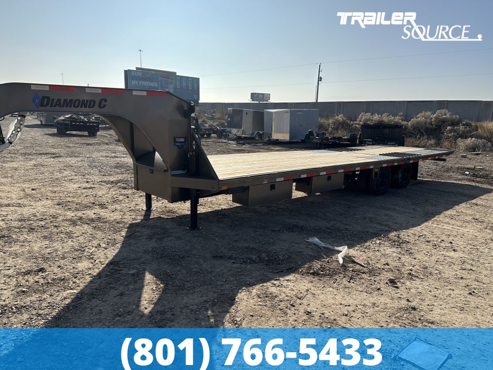 8.5x32 Diamond C FMAX HDT 32' 25.9K Hydraulic Dovetail Gooseneck