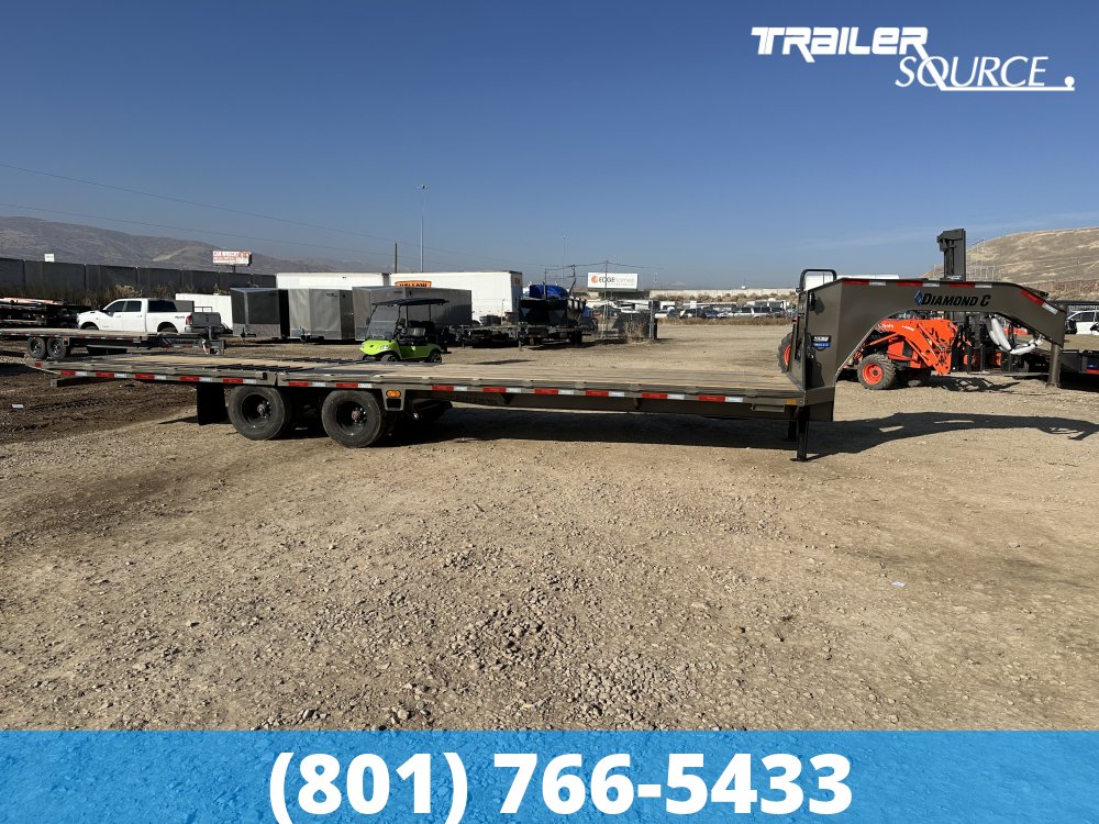 8.5x32 Diamond C FMAX HDT 32' 25.9K Hydraulic Dovetail Gooseneck