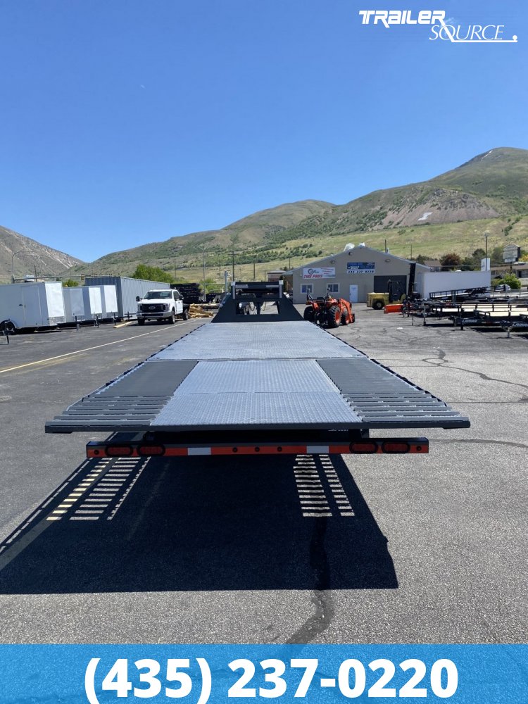 8.5x32 Lamar FD Gooseneck 32' 24K Hydraulic Dovetail Gooseneck