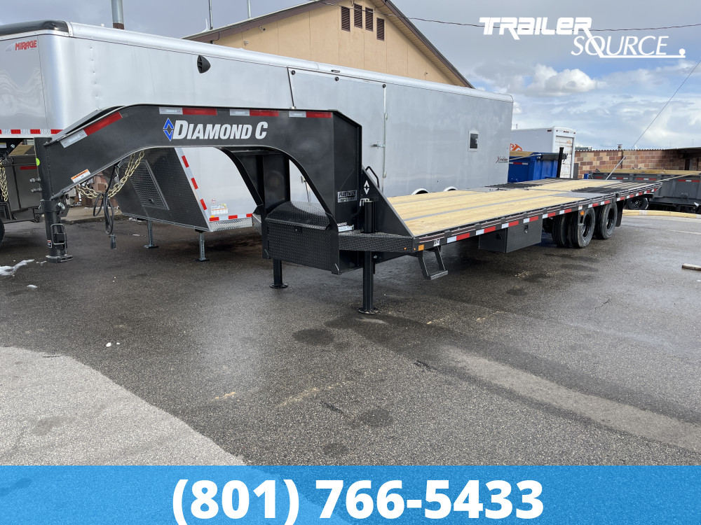 8.5x32 Diamond C FMAX HDT 32' 25.9K Hydraulic Dovetail Gooseneck