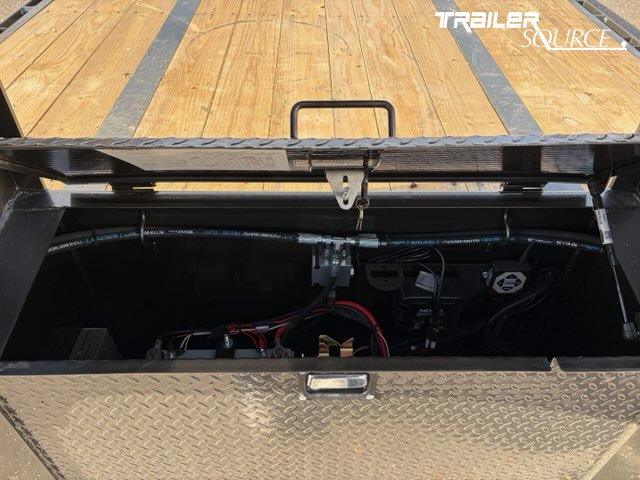 8.5x40 Maxx-D YDX 40' 25.9K Hydraulic Dovetail Gooseneck