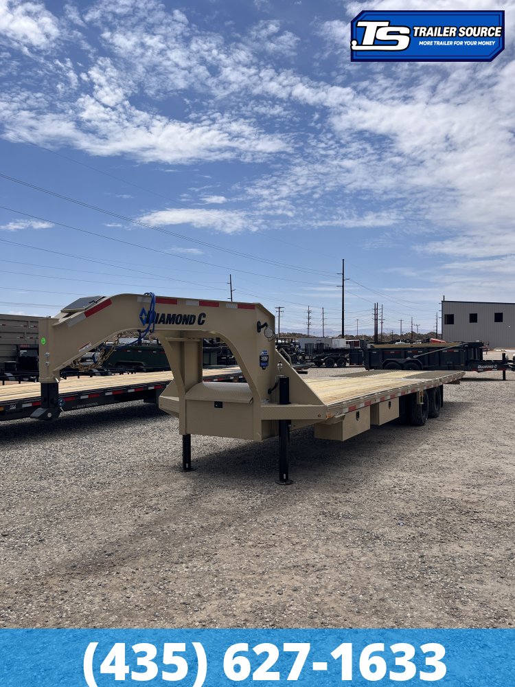 8.5x32 Diamond C FMAX-HDT 212 Pacesetter Pkg Pacesetter Pkg Gooseneck Hydraulic Dovetail Equipment Trailer - 25.9K GVWR -