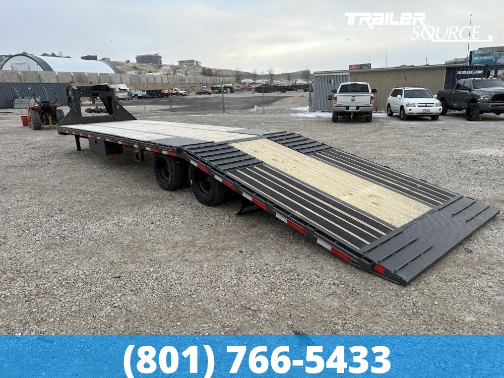 8.5x35 Diamond C FMAX HDT 35' 25K Hydraulic Dovetail Gooseneck