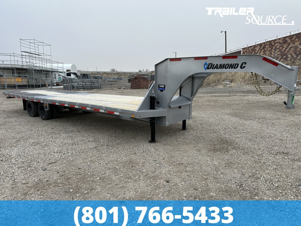 8.5x32 Diamond C FMAX HDT 32' 25.9K Hydraulic Dovetail Gooseneck