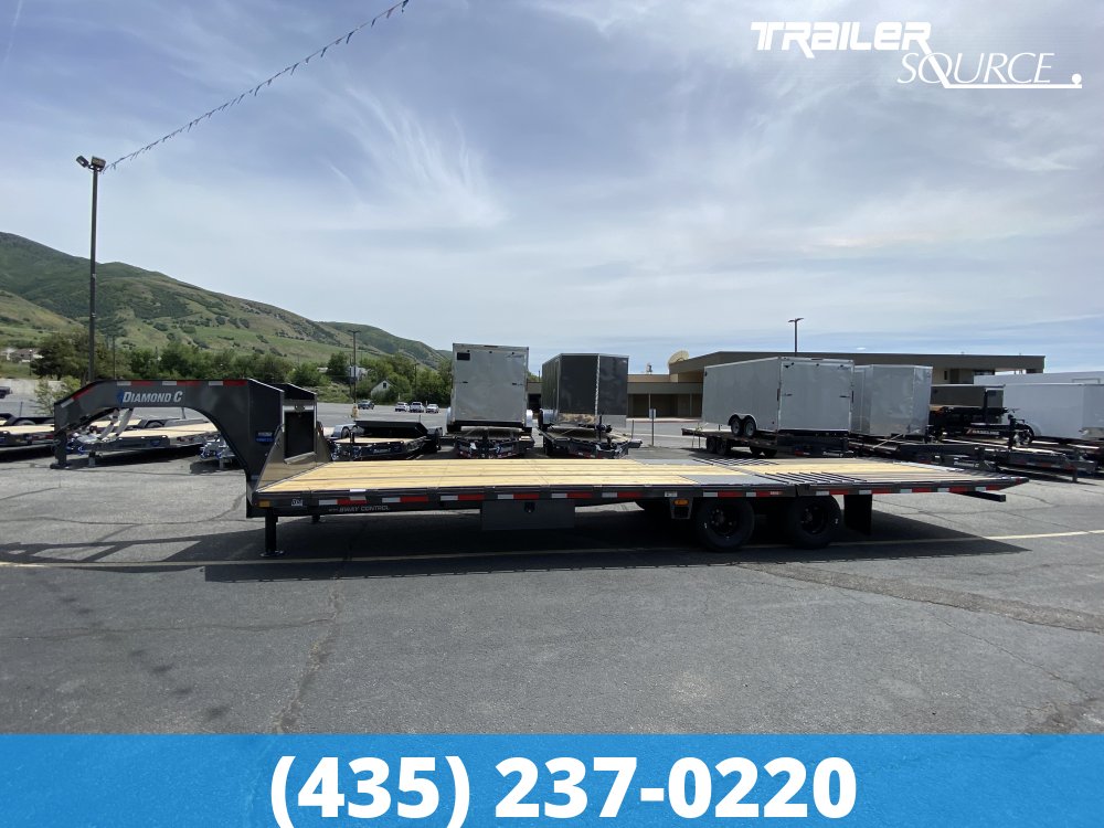 8.5x32 Diamond C FMAX-HDT 212 25.9K Hydraulic Dovetail Gooseneck