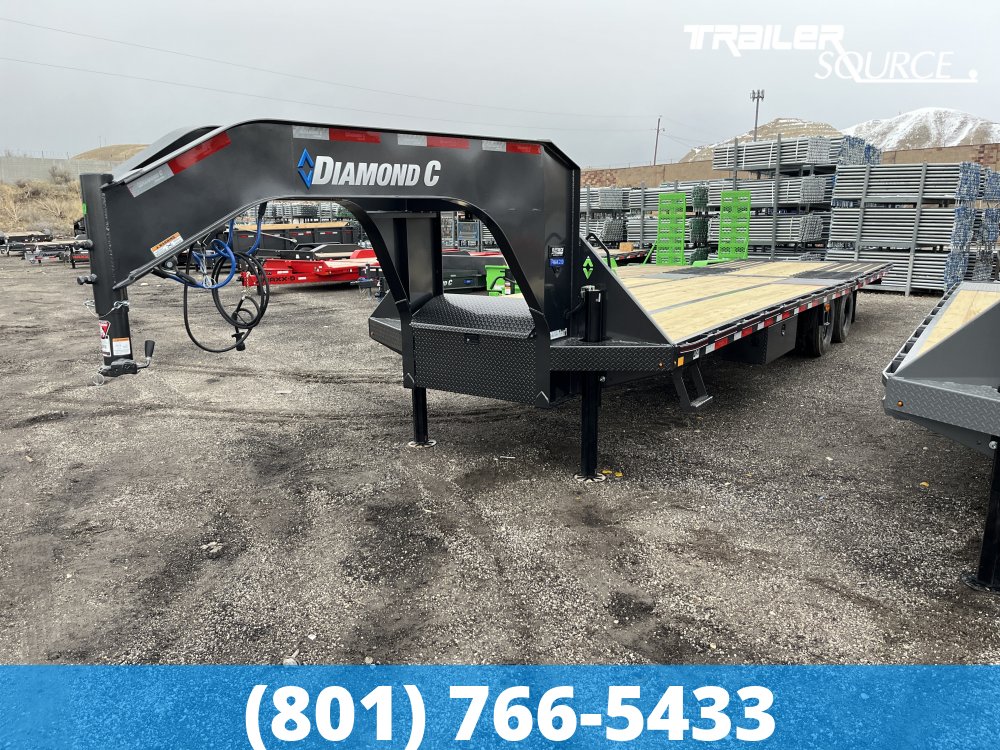 8.5x32 Diamond C FMAX HDT 32' 25K Hydraulic Dovetail Gooseneck