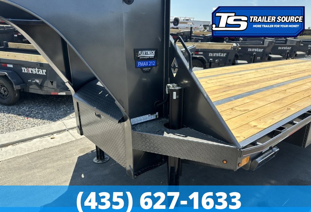 8.5x40 Diamond C FMAX-HDT 212 Pacesetter Pkg Pacesetter Pkg Gooseneck Hydraulic Dovetail Equipment Trailer - 25.9K GVWR - Hydraulic Jack(s)