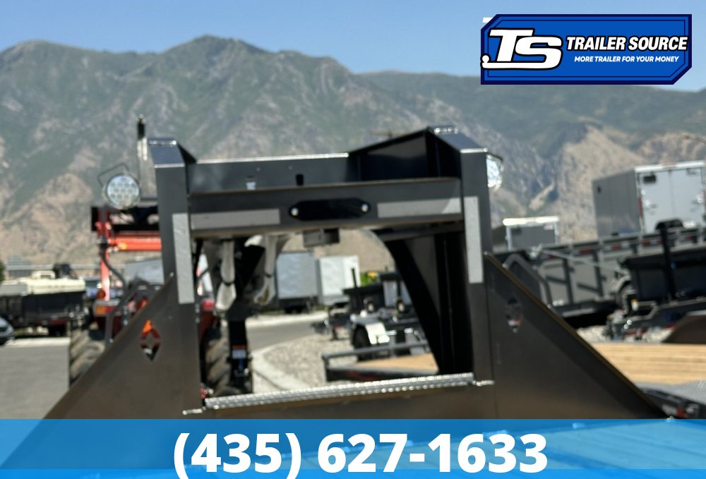 8.5x40 Diamond C FMAX-HDT 212 Pacesetter Pkg Pacesetter Pkg Gooseneck Hydraulic Dovetail Equipment Trailer - 25.9K GVWR - Hydraulic Jack(s)