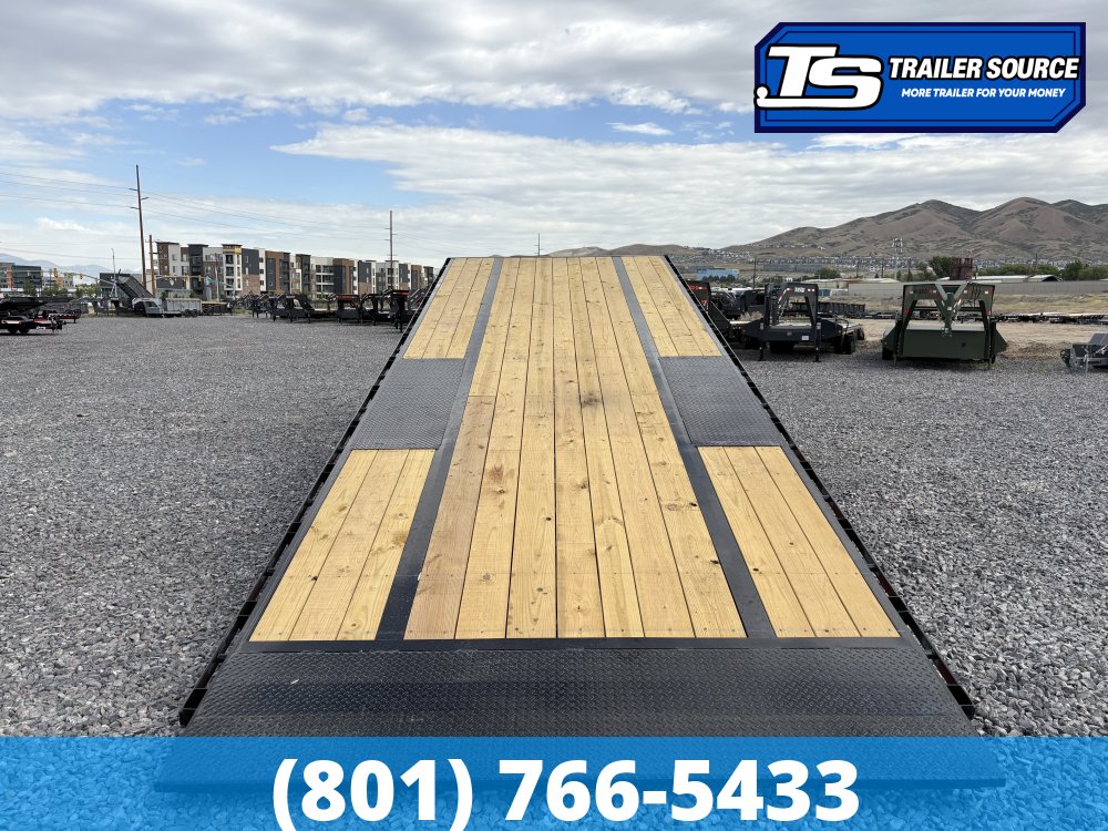 8.5x26 Diamond C DET-GN 210 Gooseneck Deckover Tilt Trailer - 23K GVWR - Hydraulic Jack(s)