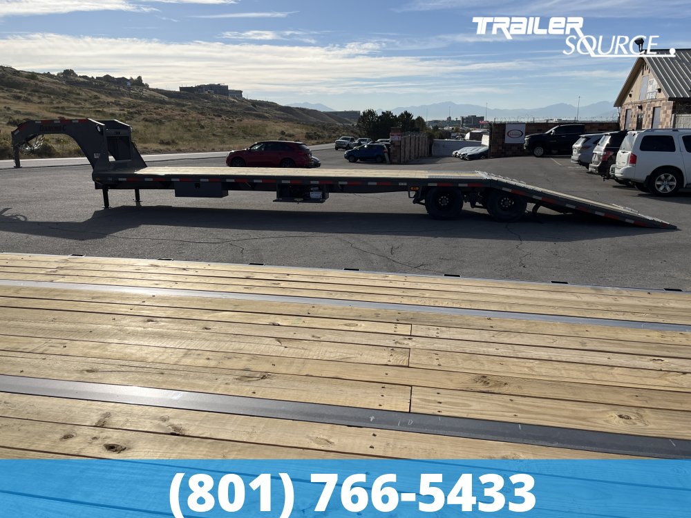 8.5x40 Diamond C FMAX HDT 40' 25.9K Hydraulic Dovetail Gooseneck