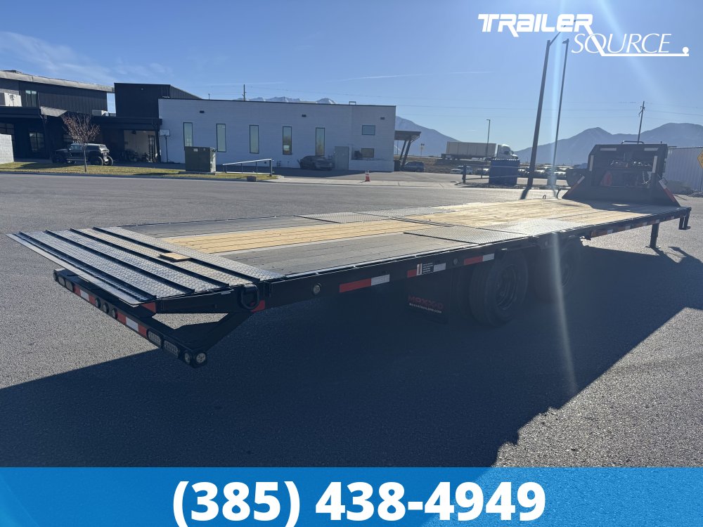 102x32 Maxx-D YDX 32' 22K Hydraulic Dovetail Gooseneck