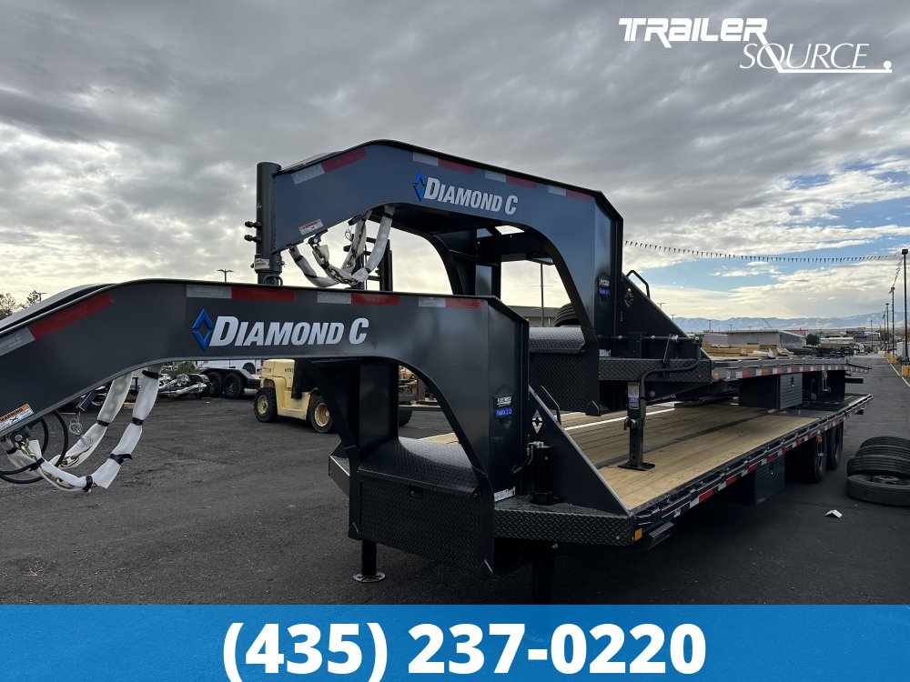 8.5x32 Diamond C FMAX HDT 32' 25.9K Hydraulic Dovetail Gooseneck