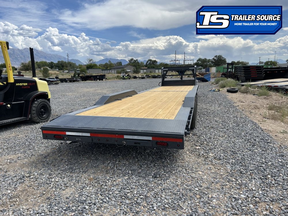 8.5x36 Lamar H8 Gooseneck Wide Body w/ Drive Over Fenders Equipment