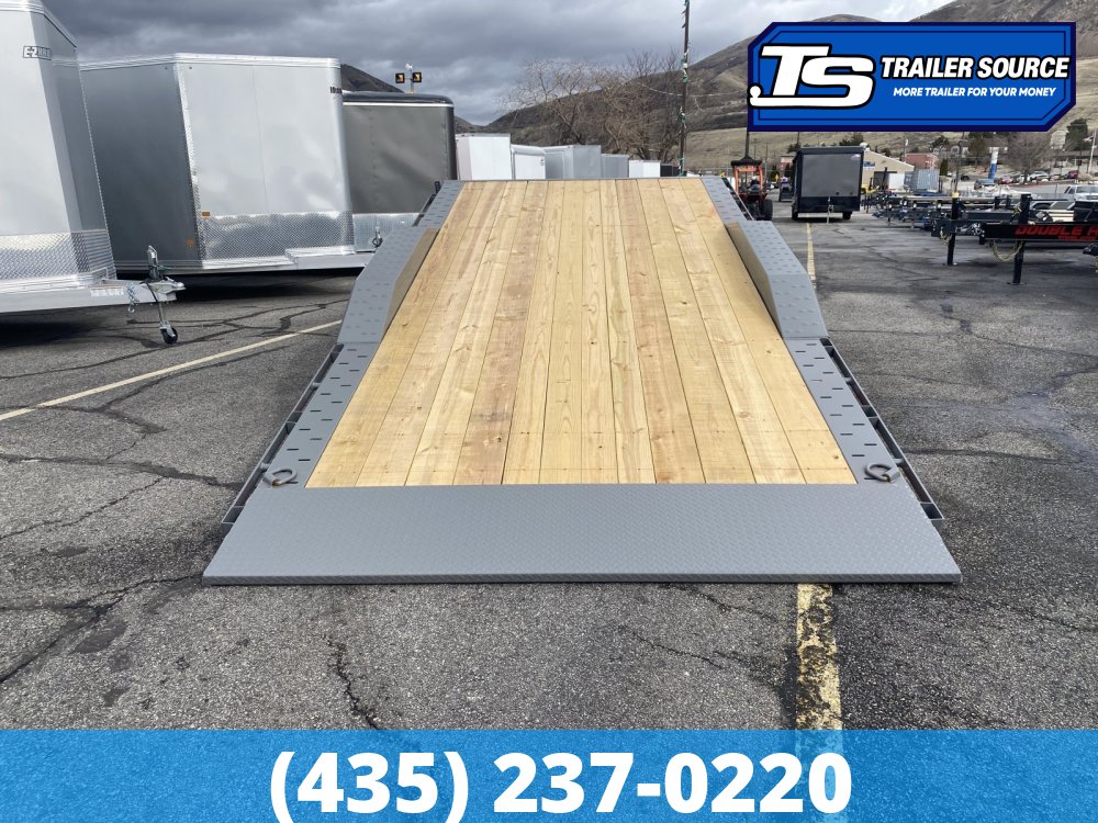 8.5x24 Diamond C HXD 208 Wide Body w/ Drive Over Fenders Tilt