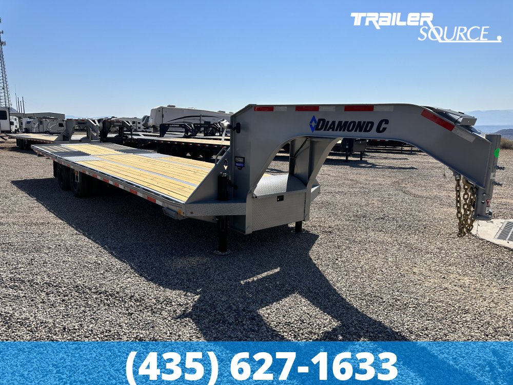 8.5x32 Diamond C FMAX HDT 32' 25.9K Hydraulic Dovetail Gooseneck