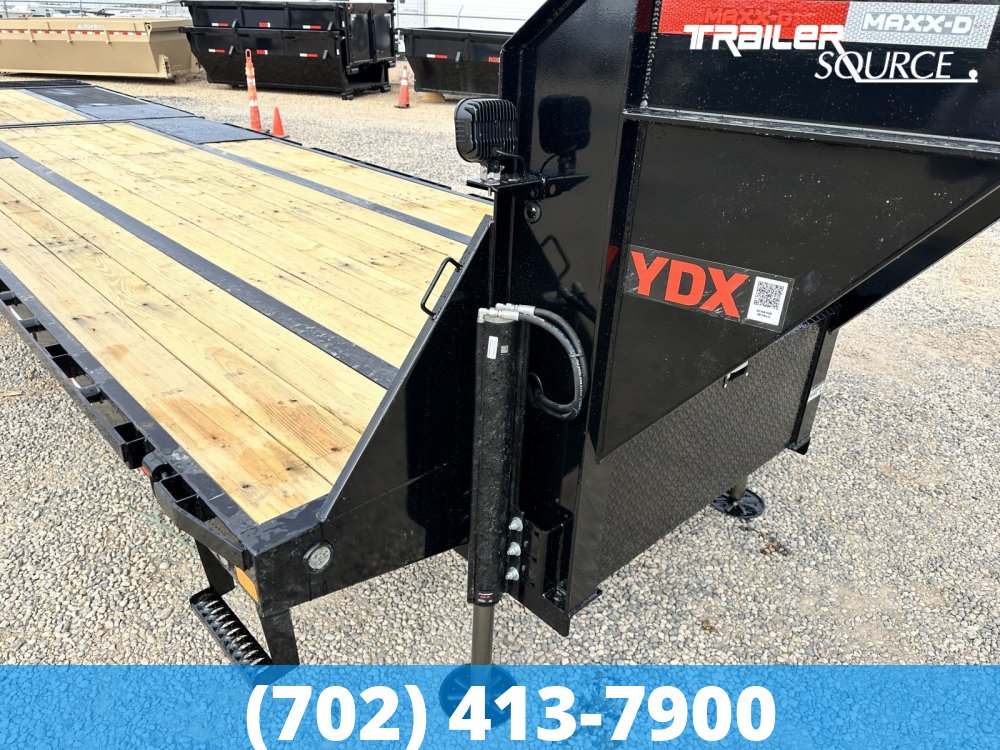8.5x32 Maxx-D YDX 32' 30K Hydraulic Dovetail Gooseneck