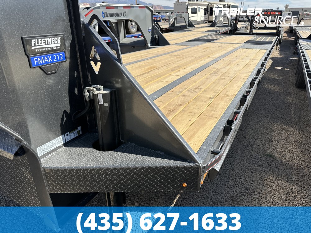 8.5x32 Diamond C FMAX-HDT 212 25.9K Hydraulic Dovetail Gooseneck