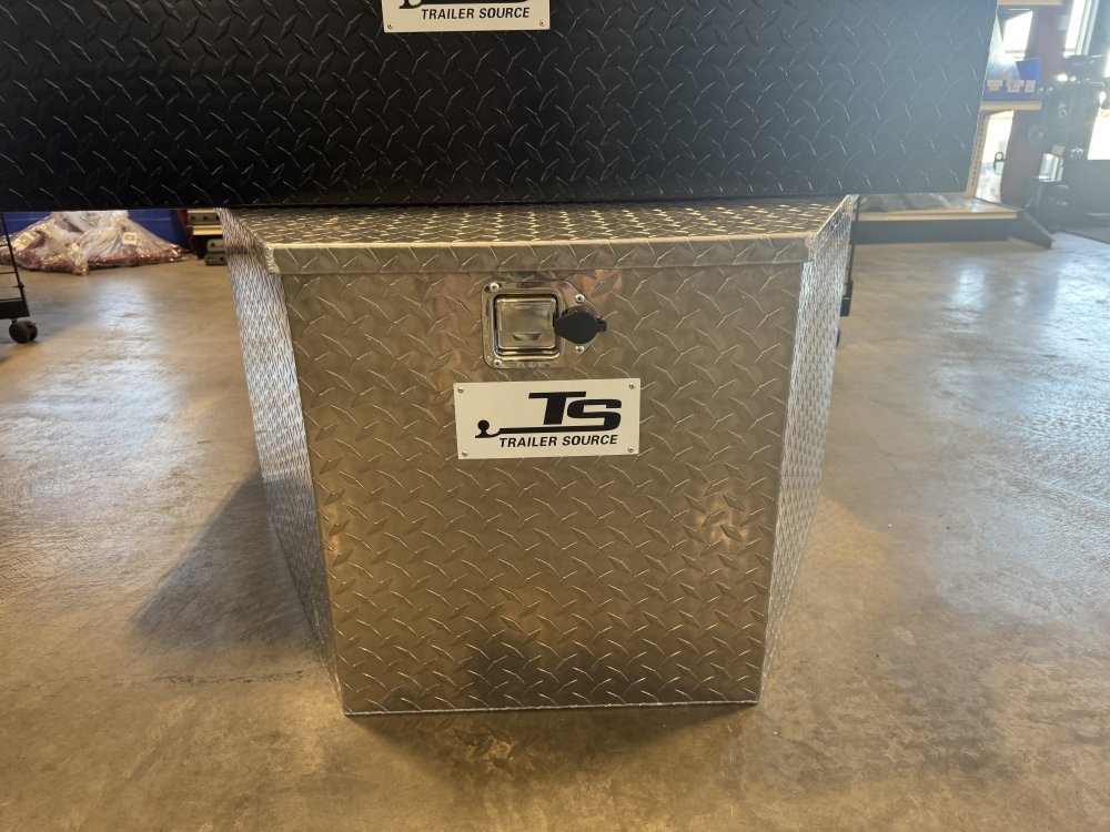 Diamond Plate A-Frame Tongue Box (Chrome)22.5''DEEPX37.5''WIDE BACKX18.5'' WIDE FRONT X 21'' TALL