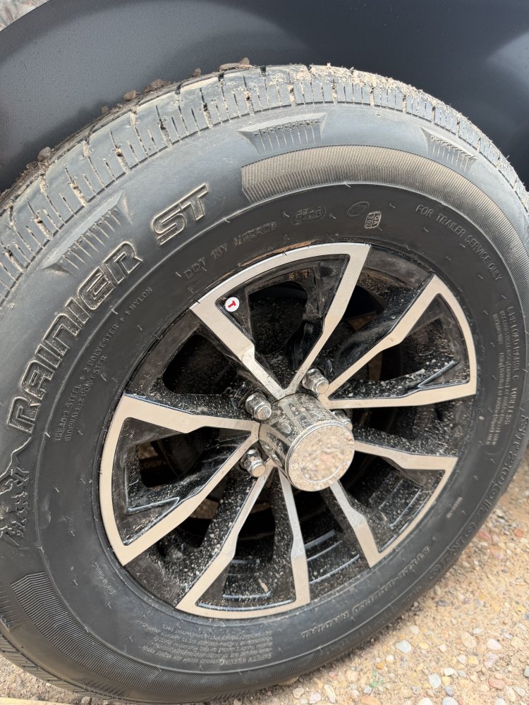 Look Matching Aluminum Wheel LRC, Edge Black 205/75R15