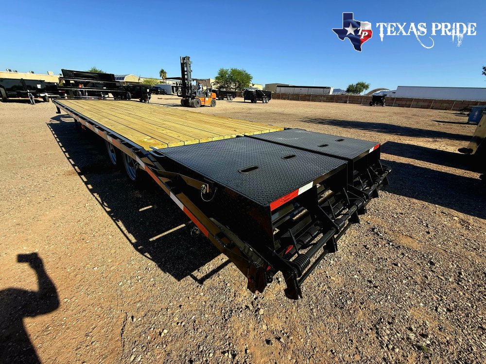 2025 Texas Pride 8.5x25+5 26k Gooseneck Equipment/ Flatbed Trailer