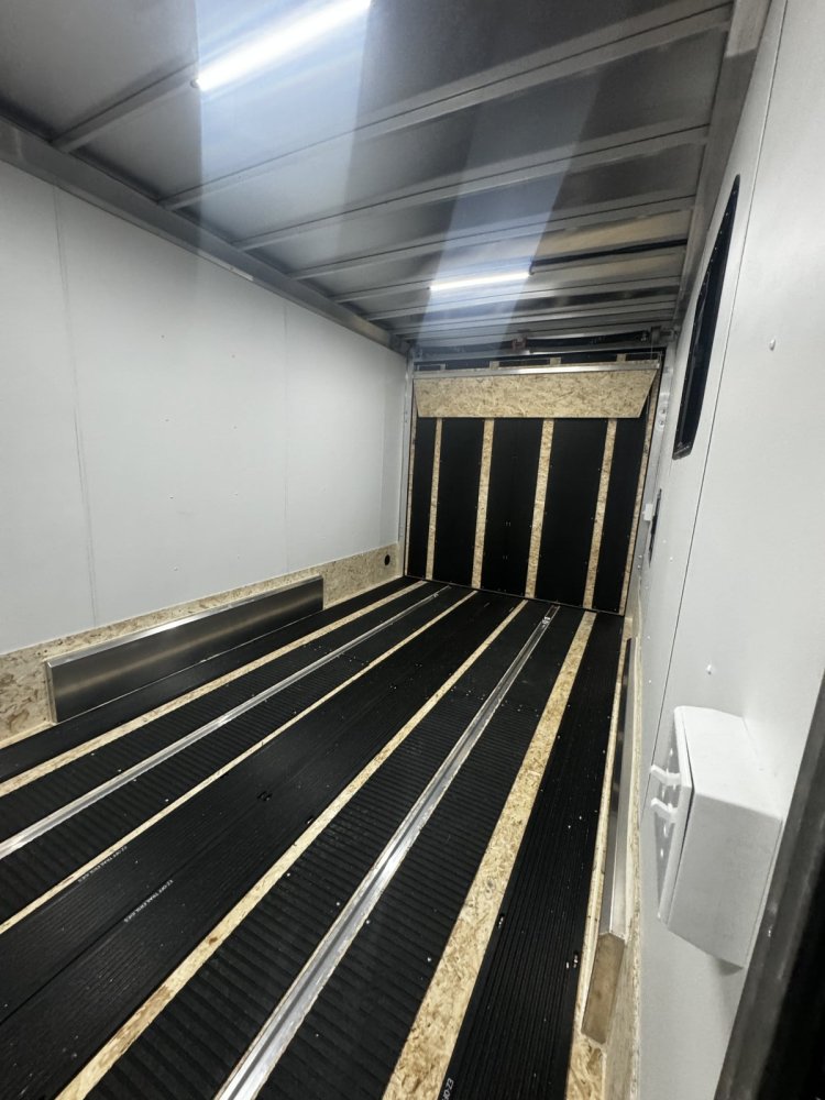 7.5'x18' nitro Snowmobile