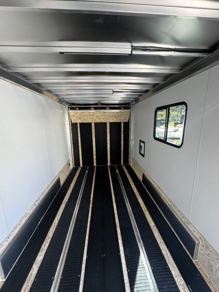 7.5'x18' nitro Snowmobile