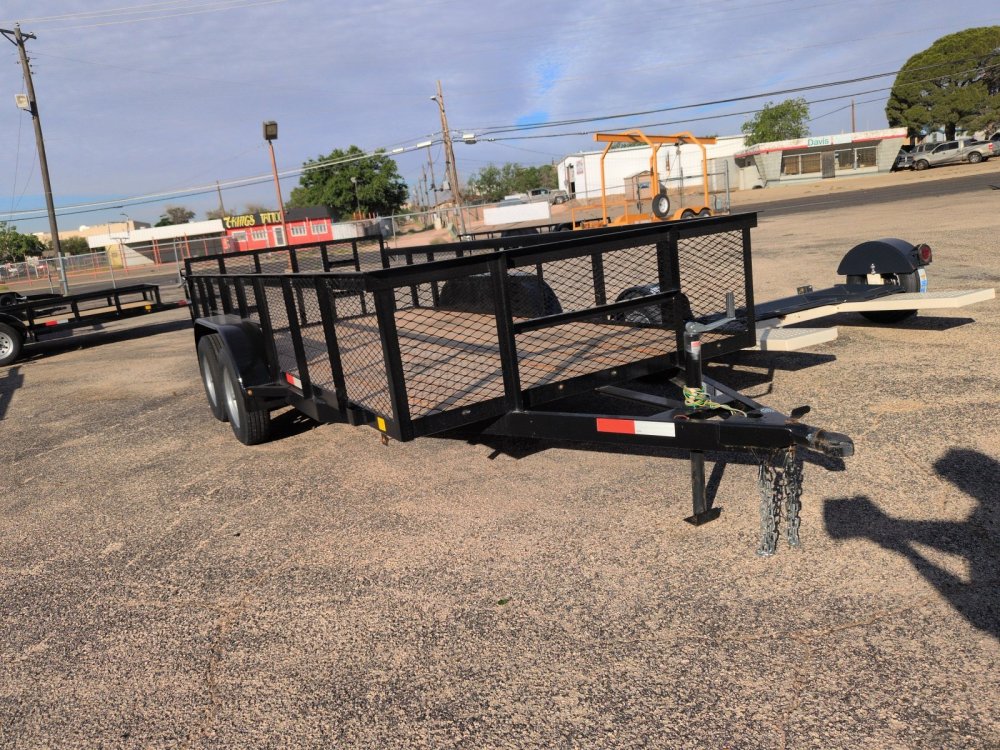 2026 C&M 76x16 2' Expanded Metal sides, Dovetail, 32" Gate